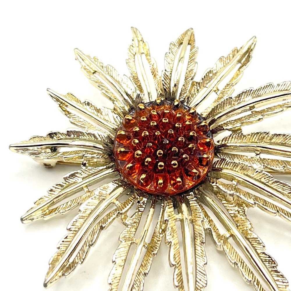 Vintage Retro 1960s Sarah Coventry Gold Tone Flower Sunflower w/ Lucite Center